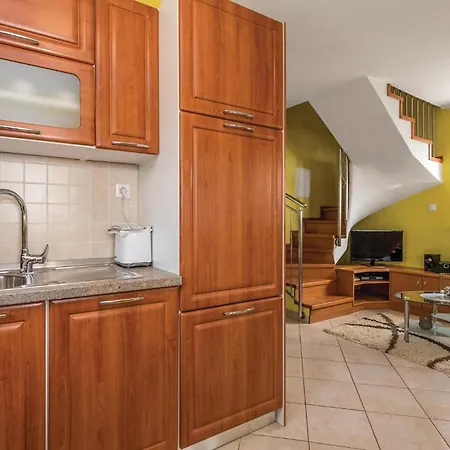 Nice Home In Brsec With House Sea View Vikendica