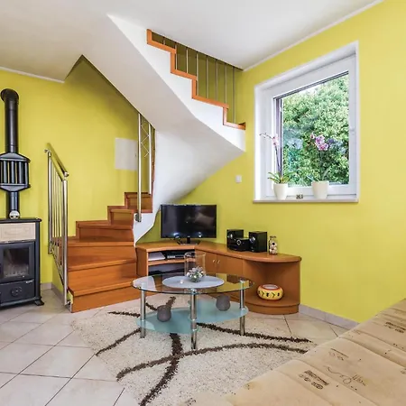 Nice Home In Brsec With House Sea View Vikendica Brsec